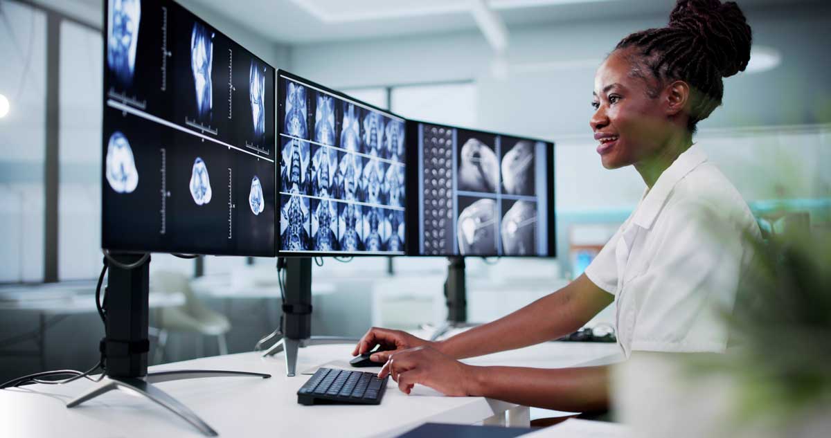 Doctor Screening Spine And Shoulder X Ray Doctor Screening Spine And Shoulder X Ray